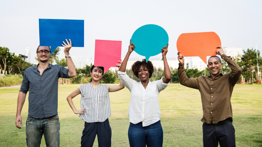 Scopri la differenza tra traduttore e interprete e le diverse tipologie di interpretariato
